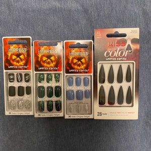 4 boxes of fake nails never used